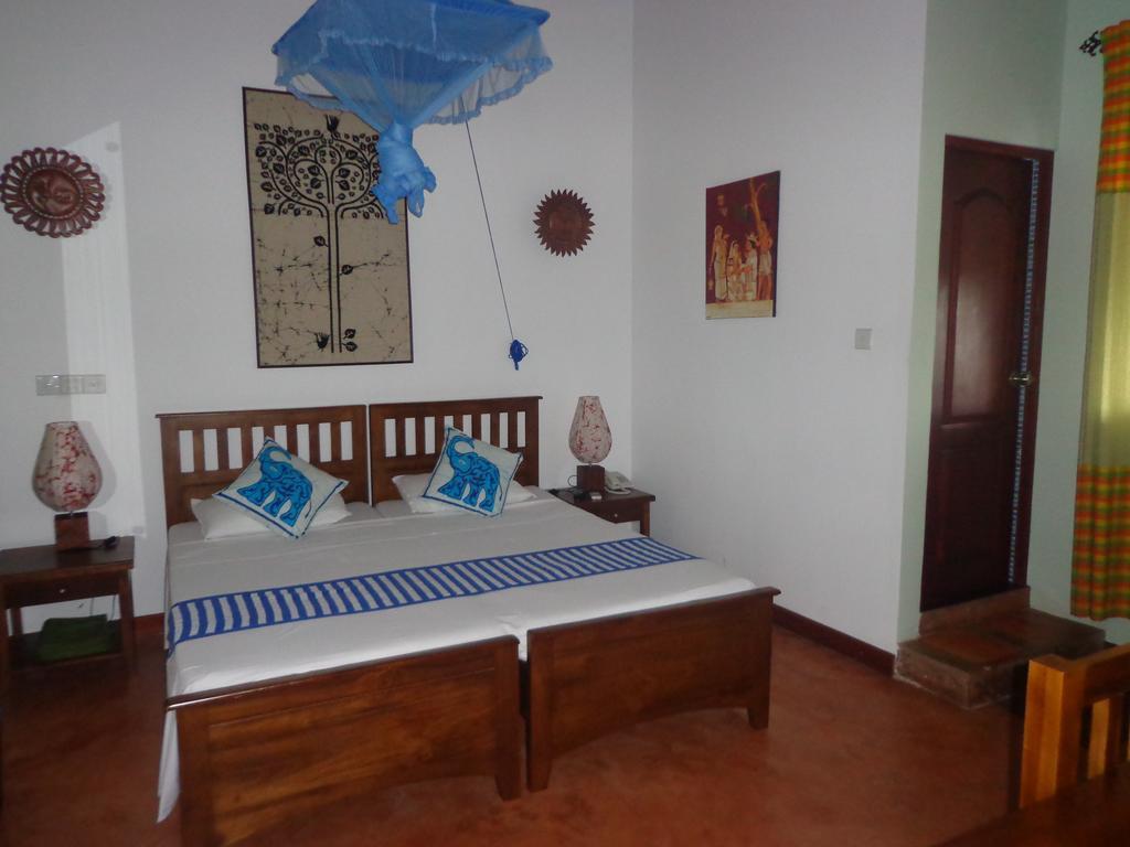 Blue Elephant Tourist Guesthouse Kudapaduwa Eksteriør billede