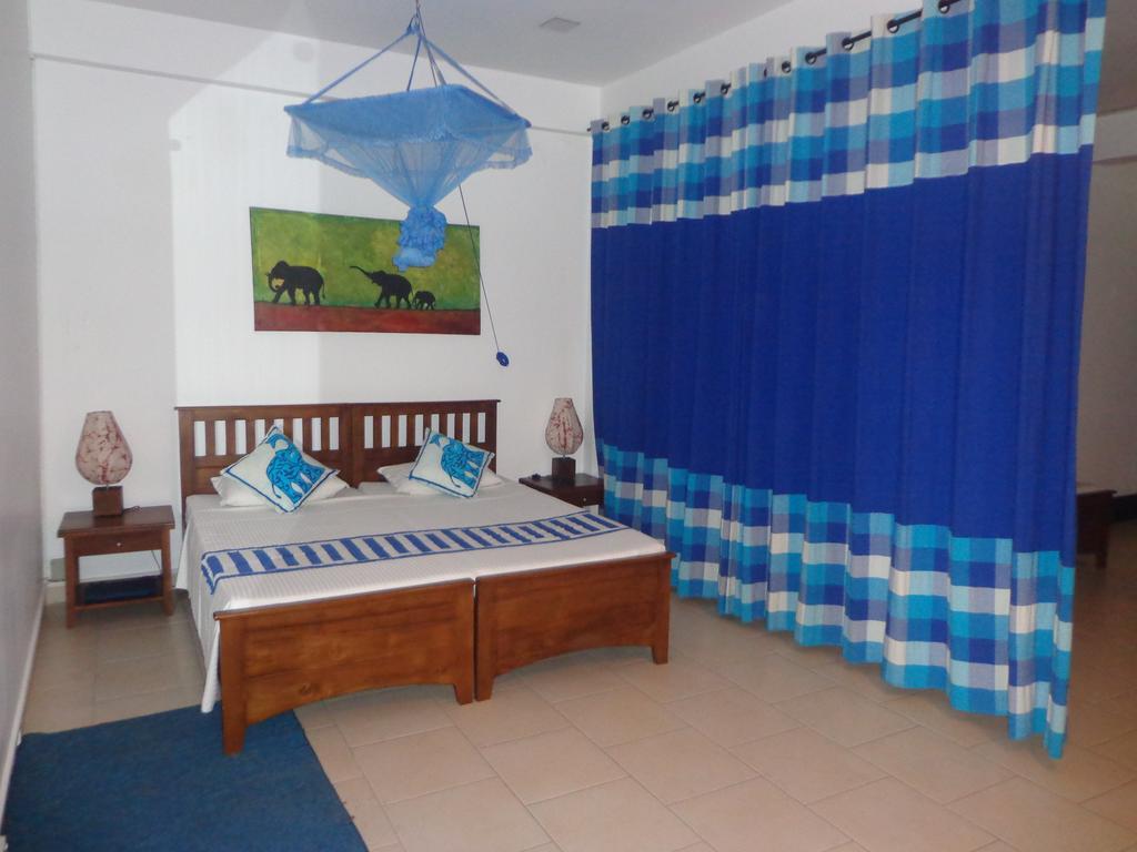 Blue Elephant Tourist Guesthouse Kudapaduwa Eksteriør billede