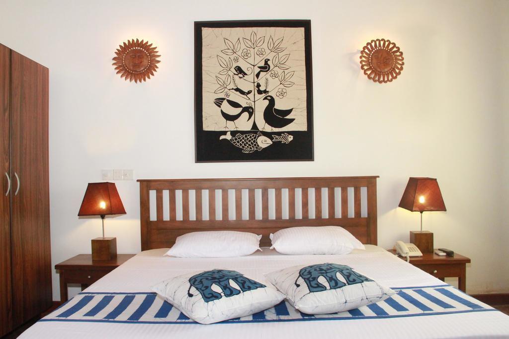 Blue Elephant Tourist Guesthouse Kudapaduwa Eksteriør billede